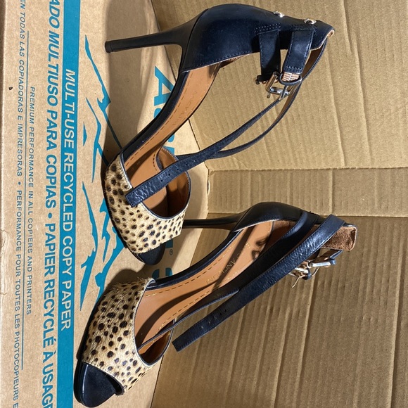 Enzo Angiolini size 6 1/2 animal print - Picture 2 of 6